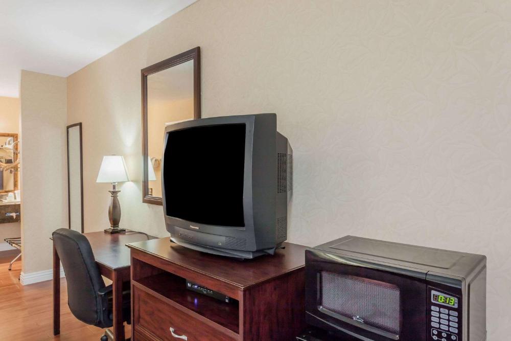 Two Double Beds - Non-Smoking interior